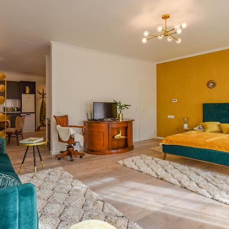 Koenigin Apartman Печ Екстериор снимка